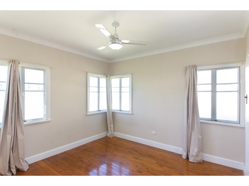 25 Donely Street, Oakey QLD 4401