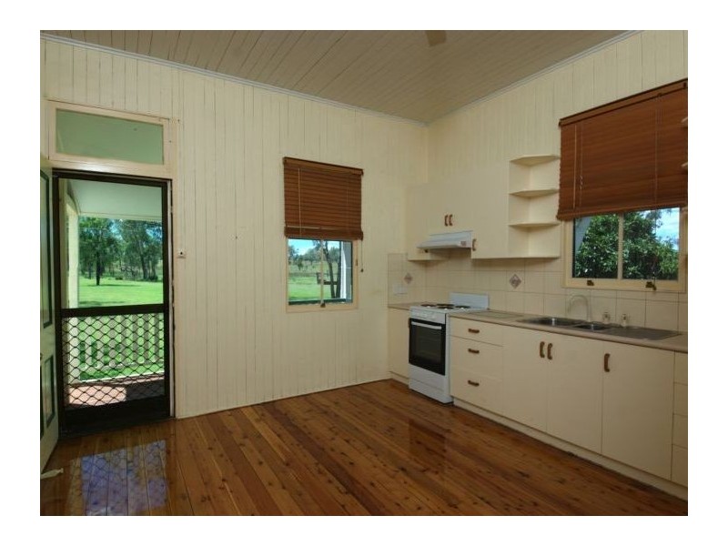 145 Henningsen Road, Oakey QLD 4401