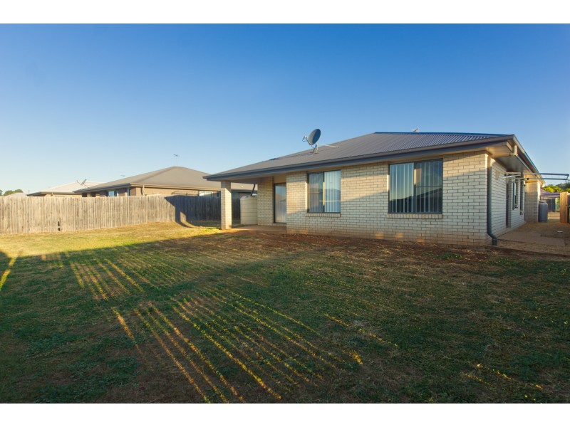 6 Joann Court, Oakey QLD 4401