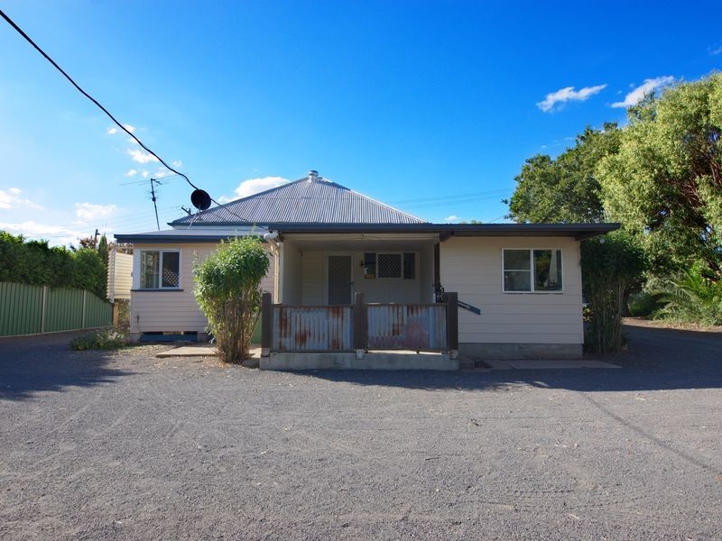 11 Creek Street, Oakey QLD 4401