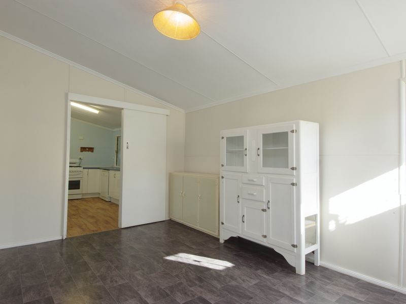 11 Creek Street, Oakey QLD 4401