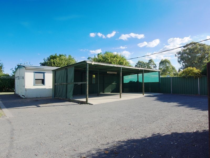 11 Creek Street, Oakey QLD 4401