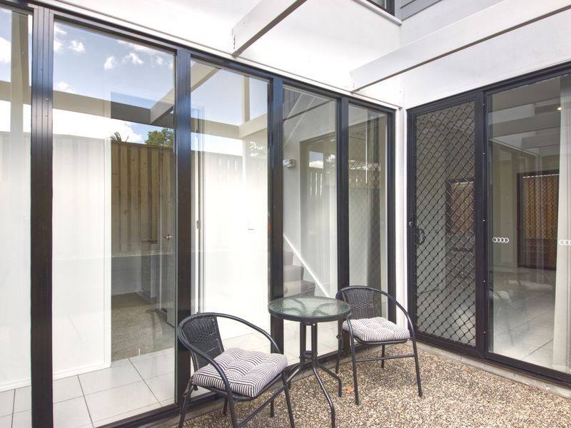 2/6 Monash Lane, Newtown QLD 4350