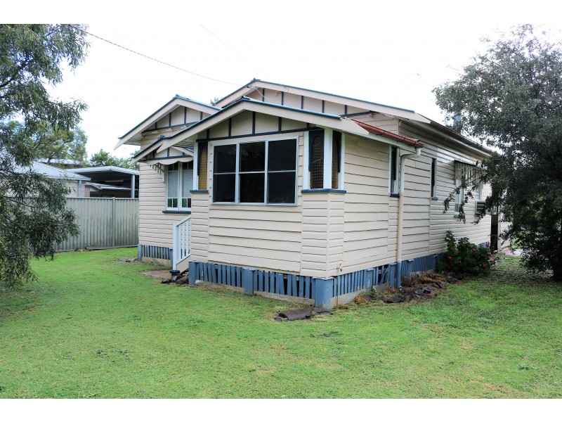 28 Desmond Lane, Oakey QLD 4401