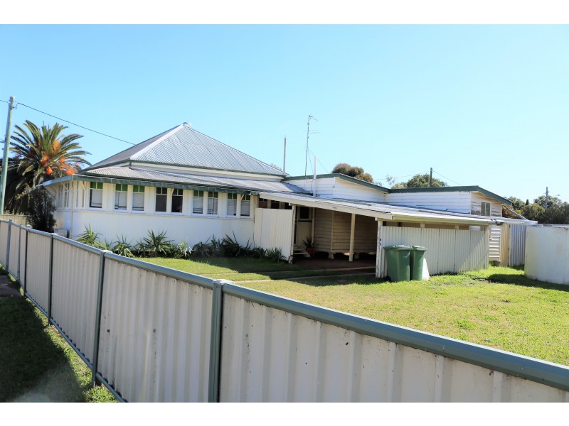 6 Cherry Street, Oakey QLD 4401