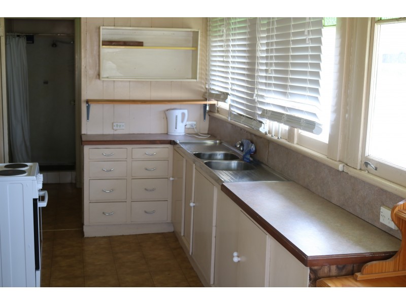 6 Cherry Street, Oakey QLD 4401