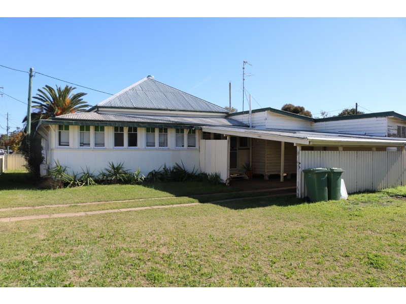 6 Cherry Street, Oakey QLD 4401