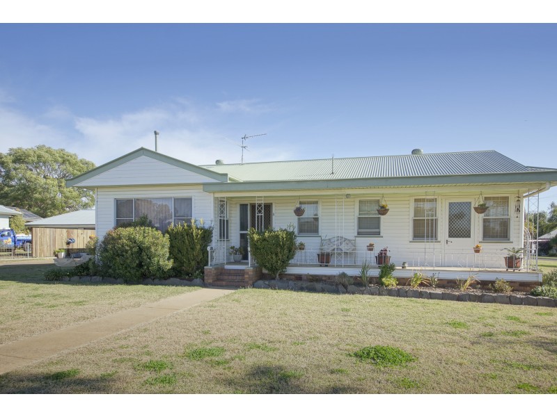 8 Toowoomba Road, Oakey QLD 4401