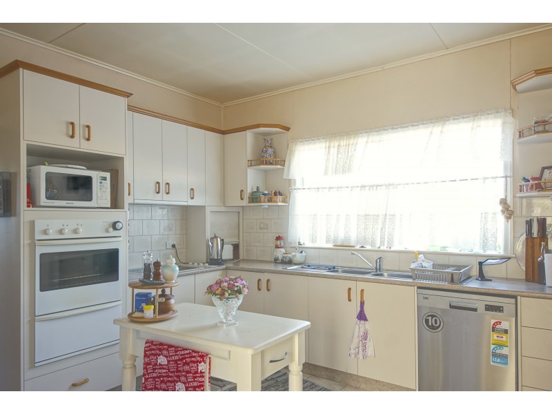 8 Toowoomba Road, Oakey QLD 4401