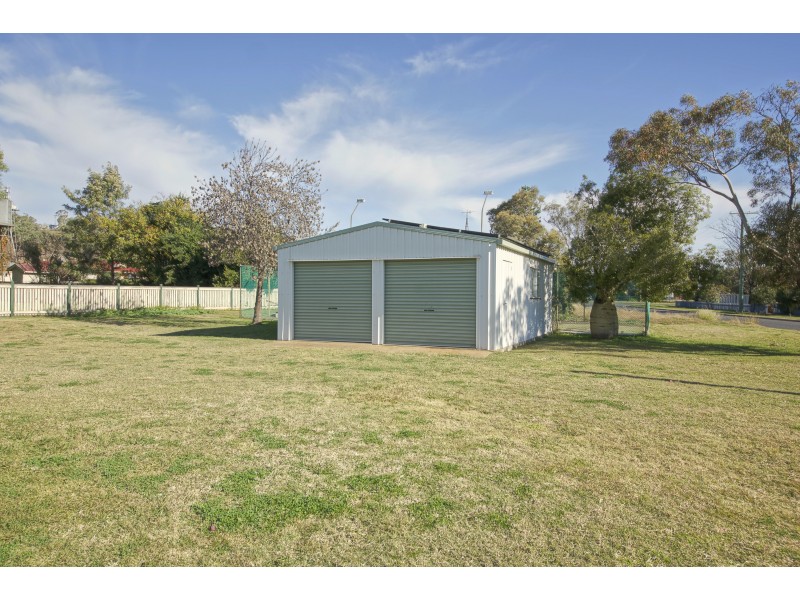 8 Toowoomba Road, Oakey QLD 4401