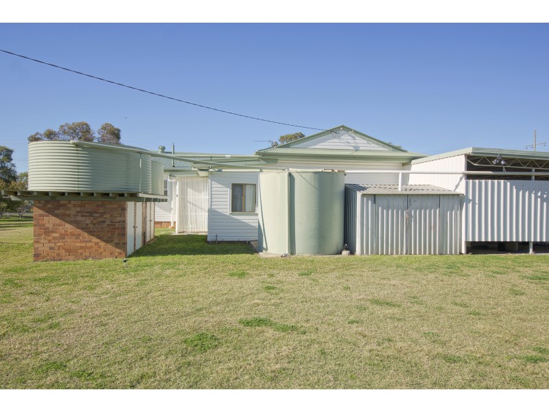 8 Toowoomba Road, Oakey QLD 4401