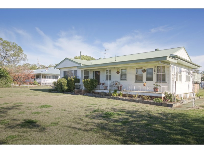 8 Toowoomba Road, Oakey QLD 4401