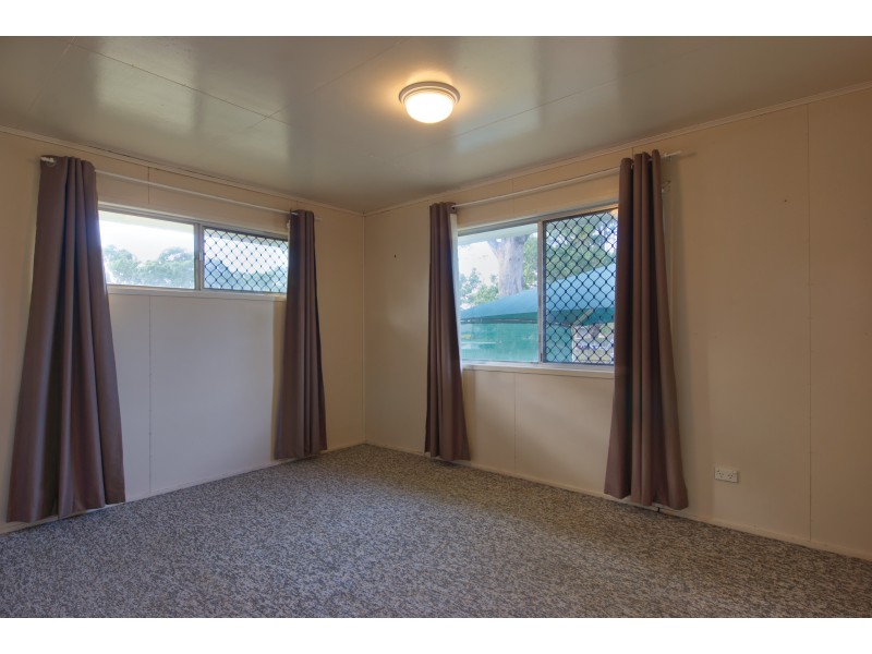 25 Milligan Street, Oakey QLD 4401