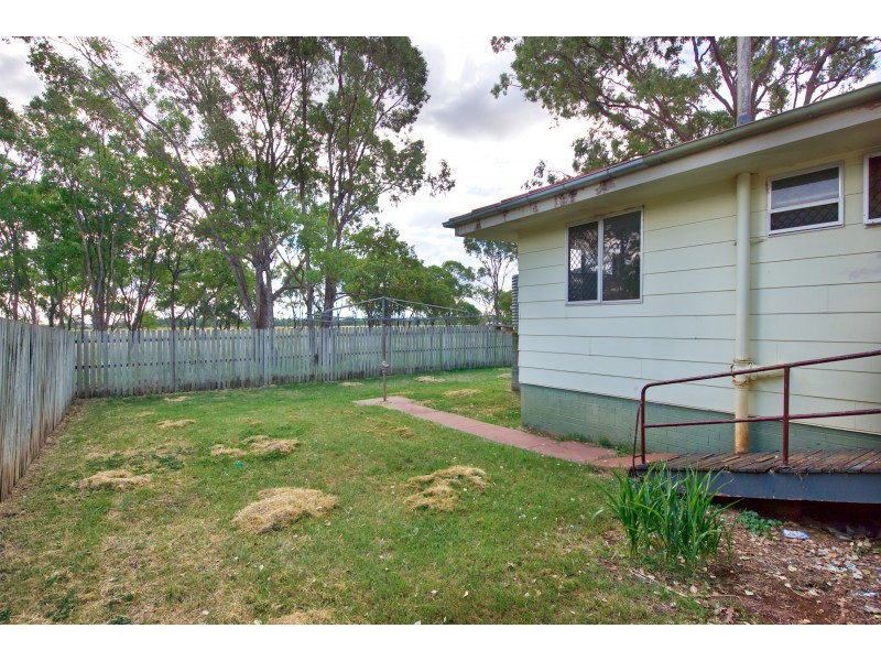 25 Milligan Street, Oakey QLD 4401
