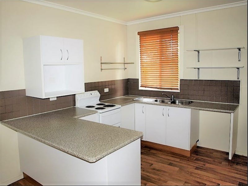 16 Davidson Street, Oakey QLD 4401