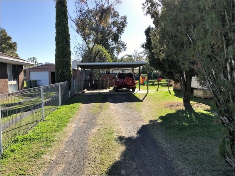 16 Davidson Street, Oakey QLD 4401