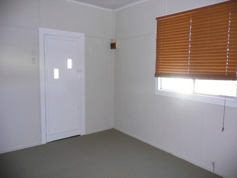 16 Davidson Street, Oakey QLD 4401