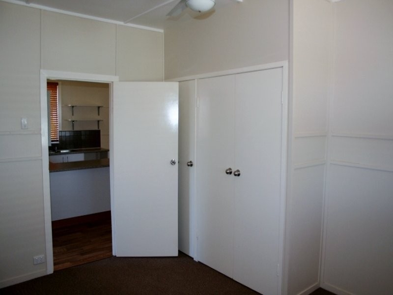 16 Davidson Street, Oakey QLD 4401