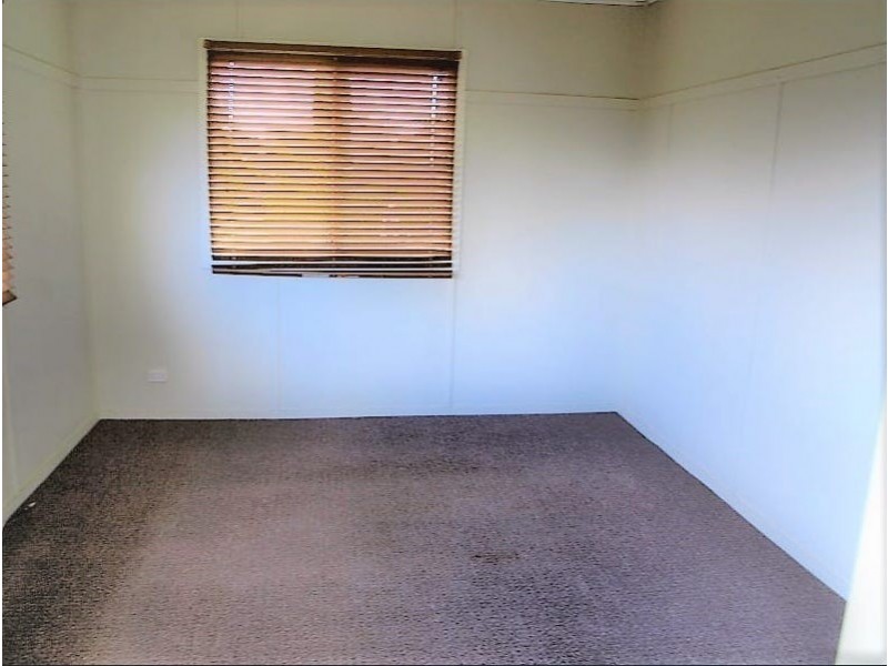 16 Davidson Street, Oakey QLD 4401