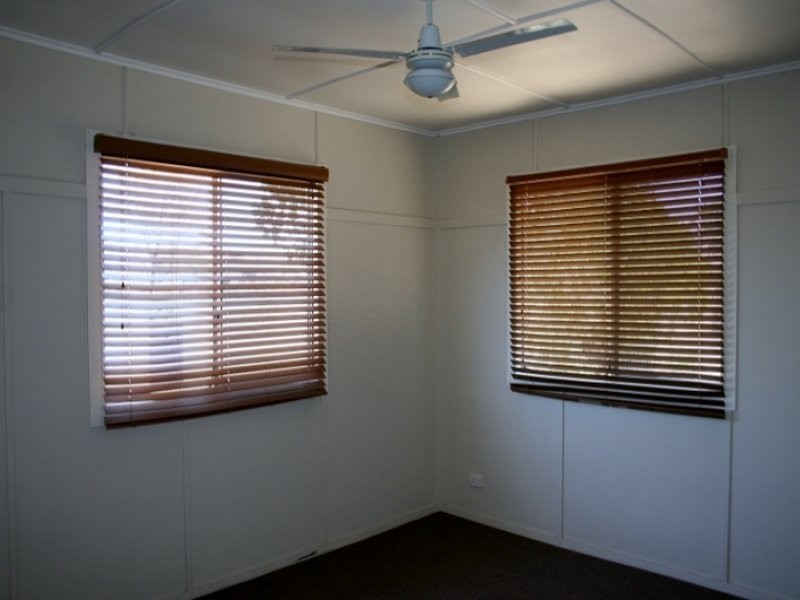 16 Davidson Street, Oakey QLD 4401
