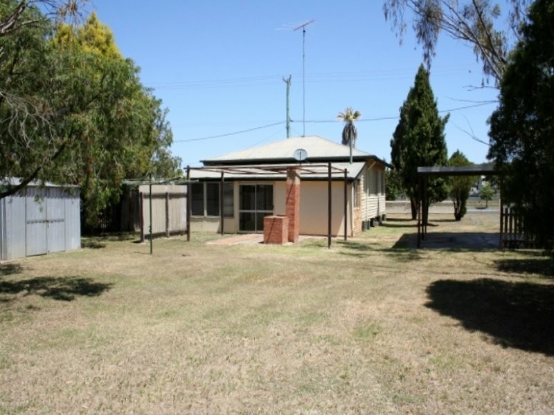 16 Davidson Street, Oakey QLD 4401