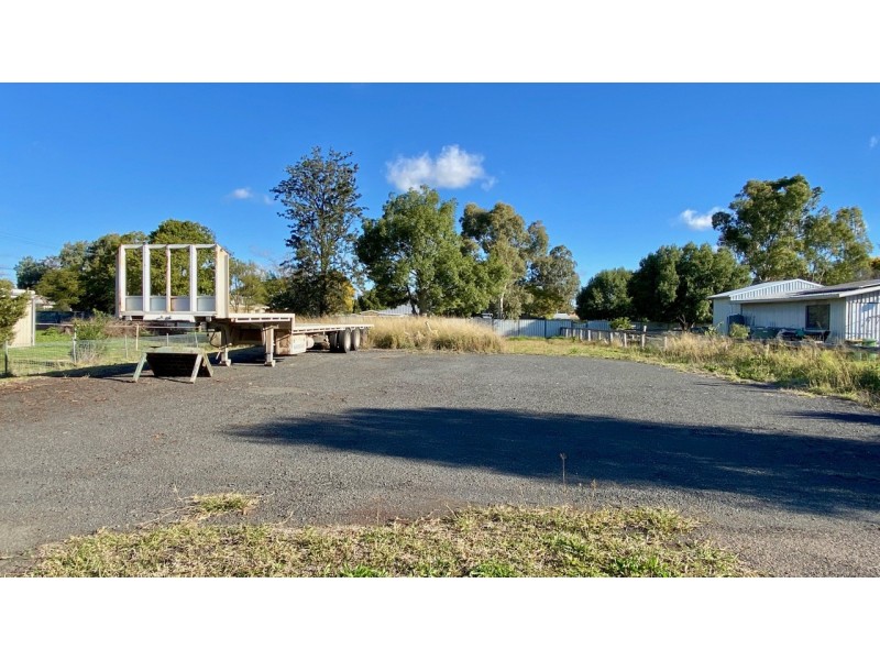 27 Queen Street, Oakey QLD 4401