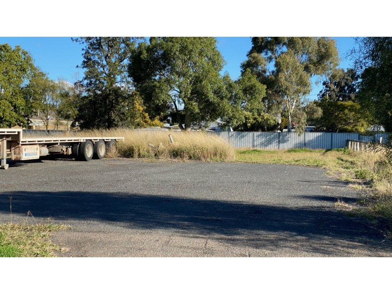 27 Queen Street, Oakey QLD 4401