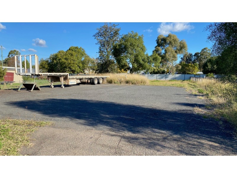27 Queen Street, Oakey QLD 4401