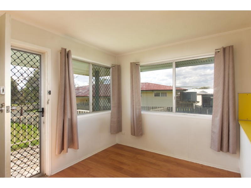 7 Shirley Street, Oakey QLD 4401