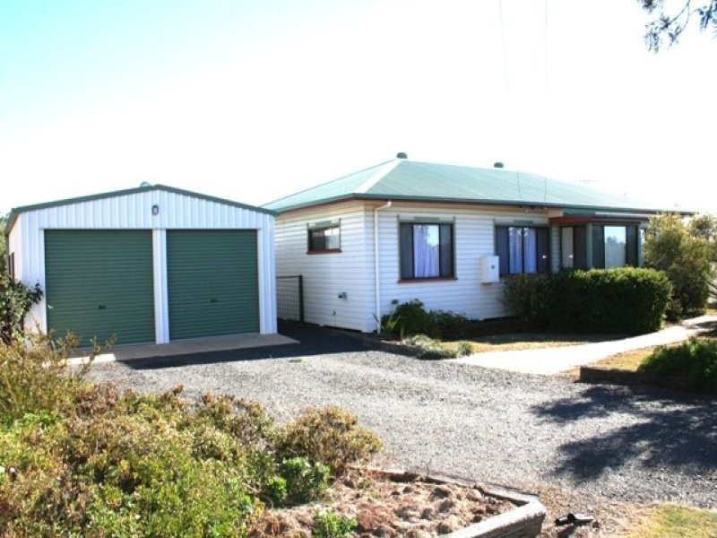 12 Toowoomba Road, Oakey QLD 4401