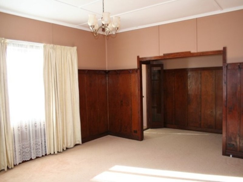 12 Toowoomba Road, Oakey QLD 4401