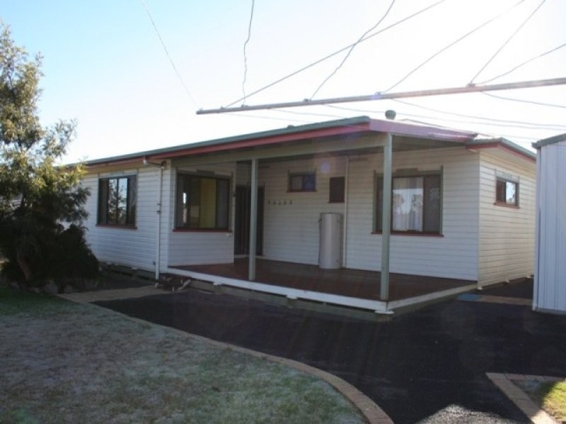 12 Toowoomba Road, Oakey QLD 4401