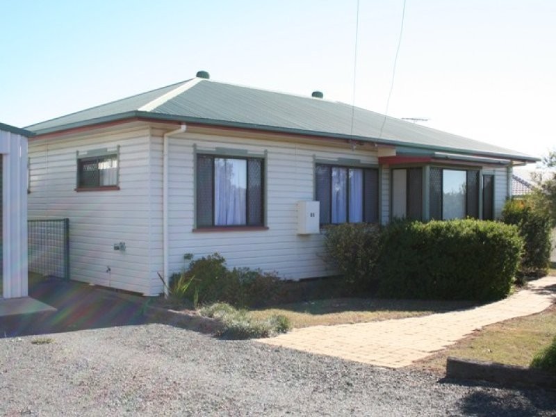 12 Toowoomba Road, Oakey QLD 4401