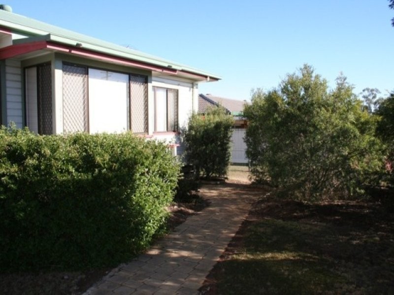 12 Toowoomba Road, Oakey QLD 4401