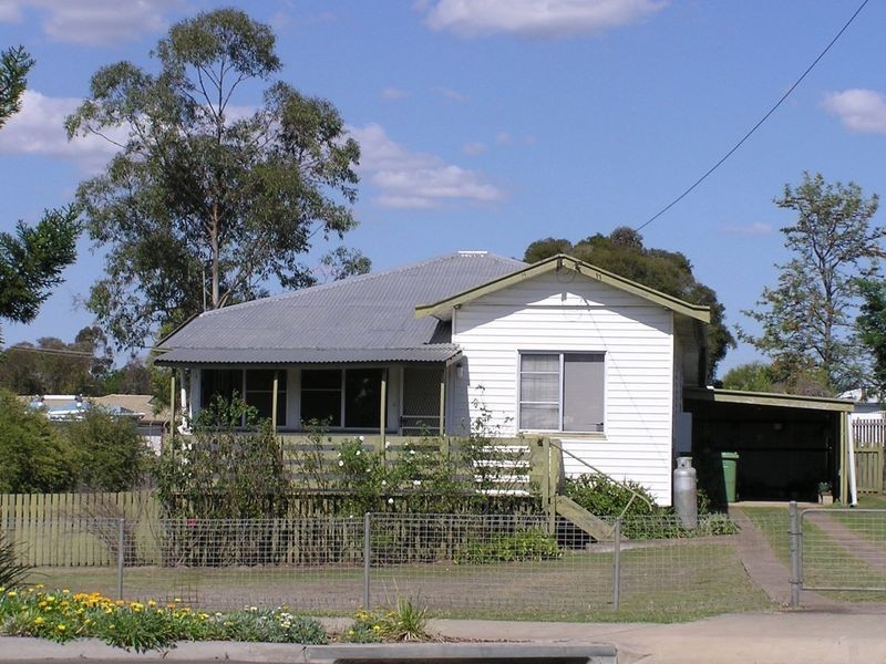 54 Campbell Street, Oakey QLD 4401