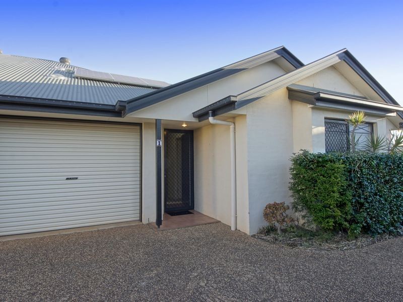 1/220 Campbell Street, Newtown QLD 4350