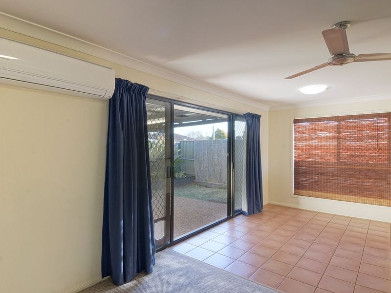 1/220 Campbell Street, Newtown QLD 4350
