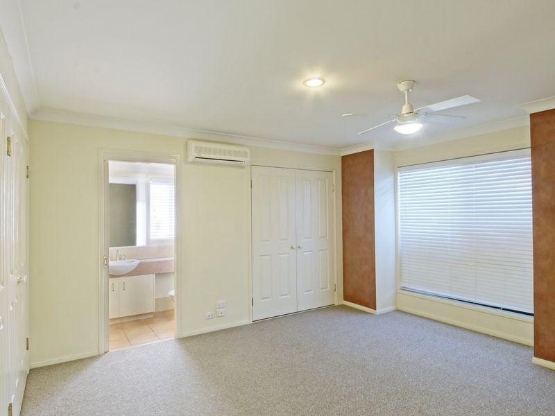 1/220 Campbell Street, Newtown QLD 4350