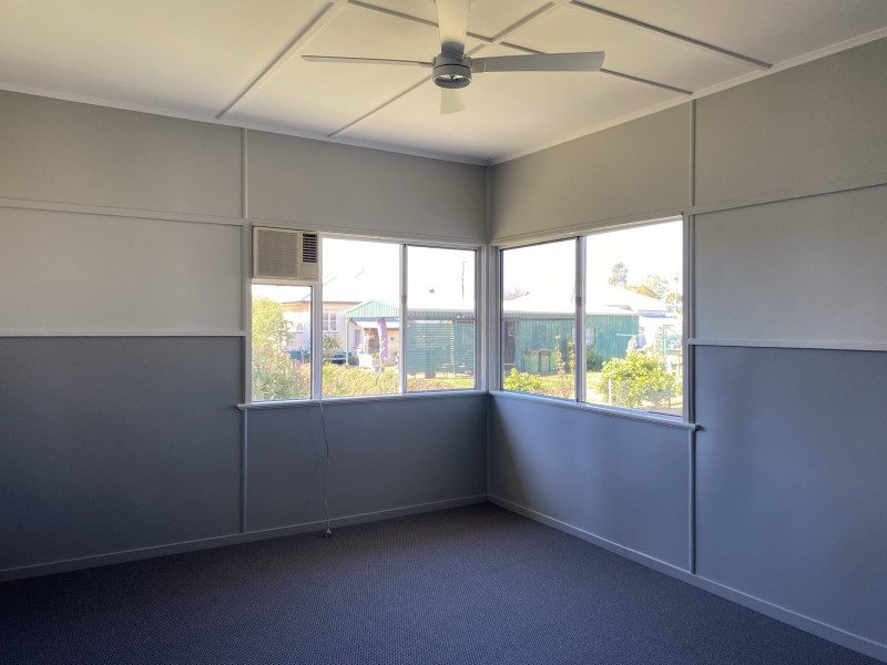 8 Campbell Street, Oakey QLD 4401