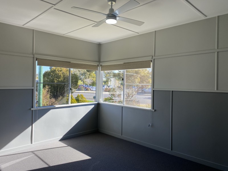 8 Campbell Street, Oakey QLD 4401