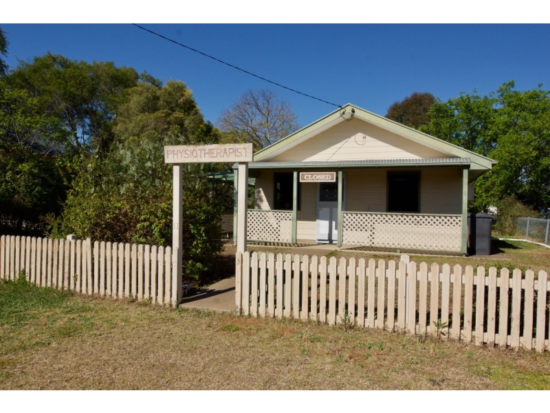 11 John Street, Oakey QLD 4401