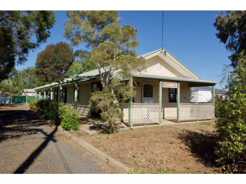 11 John Street, Oakey QLD 4401