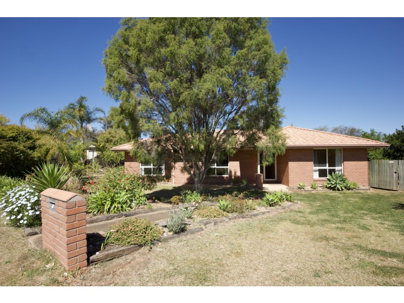 9 Belclaire Drive, Westbrook QLD 4350