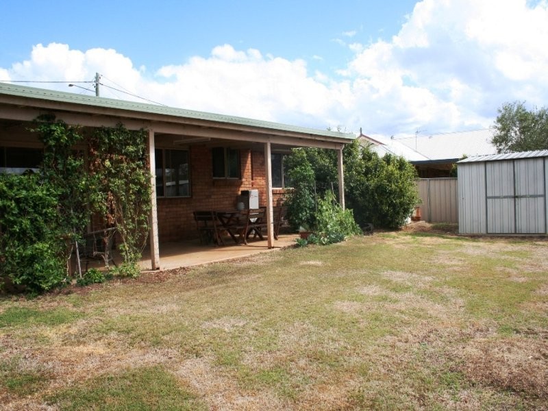 27 Weise Street, Oakey QLD 4401