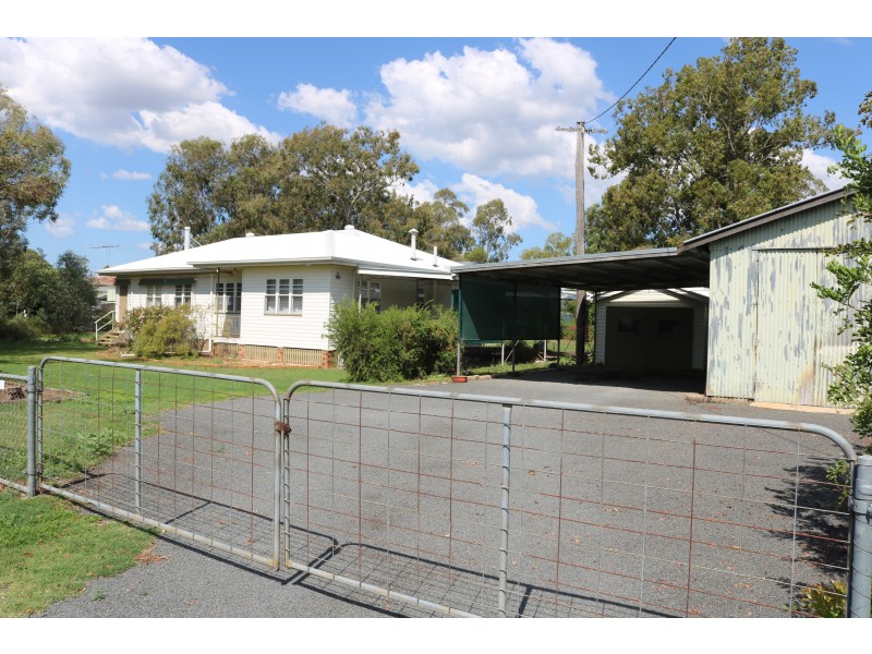 29 Aubigny Road, Oakey QLD 4401