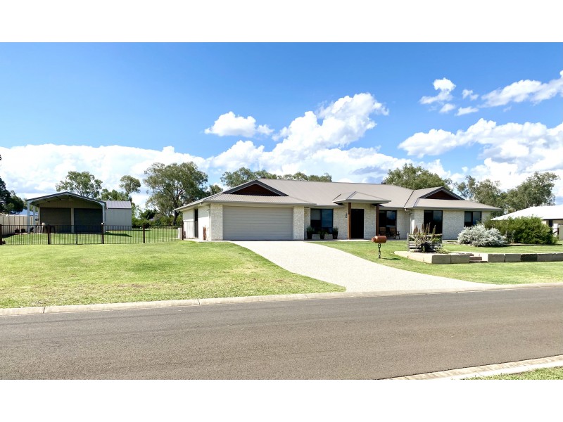 18 Langton Crescent, Oakey QLD 4401