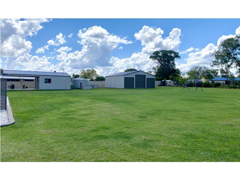18 Langton Crescent, Oakey QLD 4401