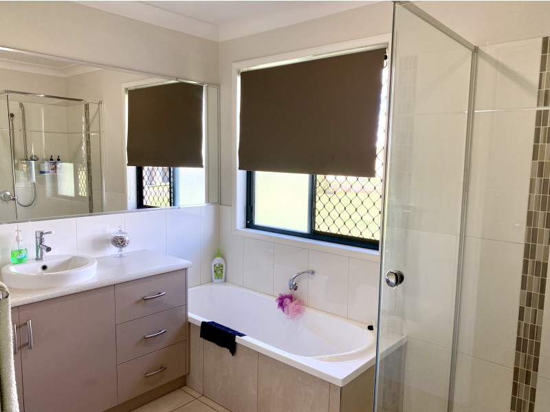 18 Langton Crescent, Oakey QLD 4401