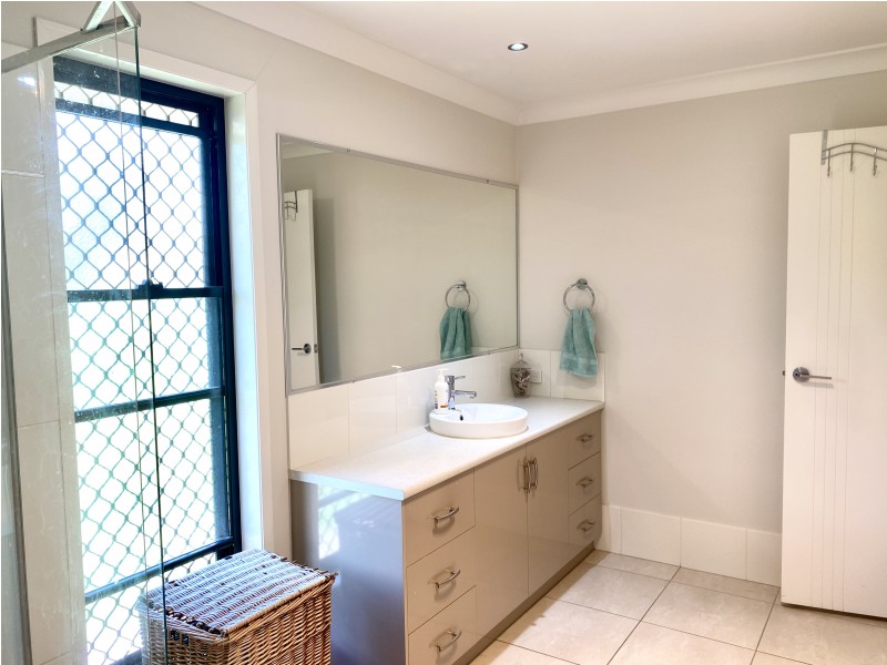 18 Langton Crescent, Oakey QLD 4401