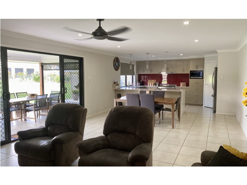 18 Langton Crescent, Oakey QLD 4401
